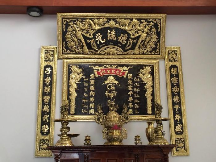 Mẫu liễn treo ban thờ gia tiên sang trọng