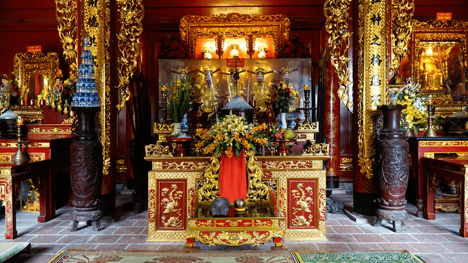Đến đền ông Hoàng Mười cầu công danh