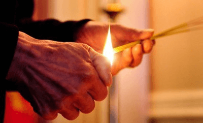 Lưu ý không tự ý hay vô ý xê dịch bát nhangLưu ý không tự ý hay vô ý xê dịch bát nhang